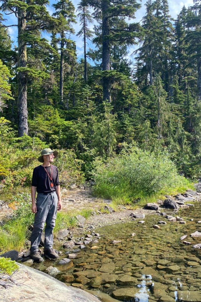 Arne Pedersen reflecting by a lake, representing mindfulness-based support for ADHD, focus, and emotional regulation