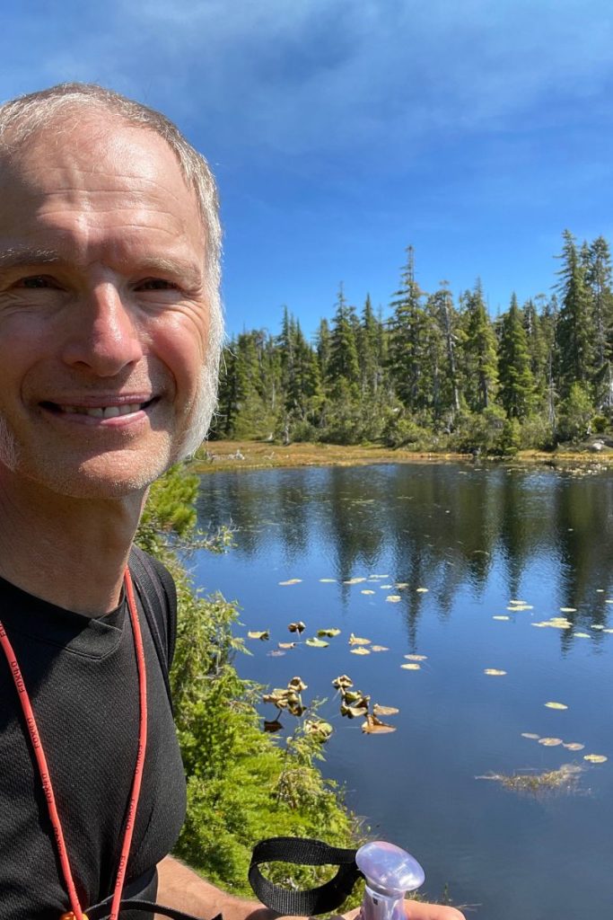 Arne Pedersen by a peaceful lake, offering a calm and approachable space for ADHD support and consultation